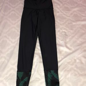 Bandier Beautiful shiny crop gym pants